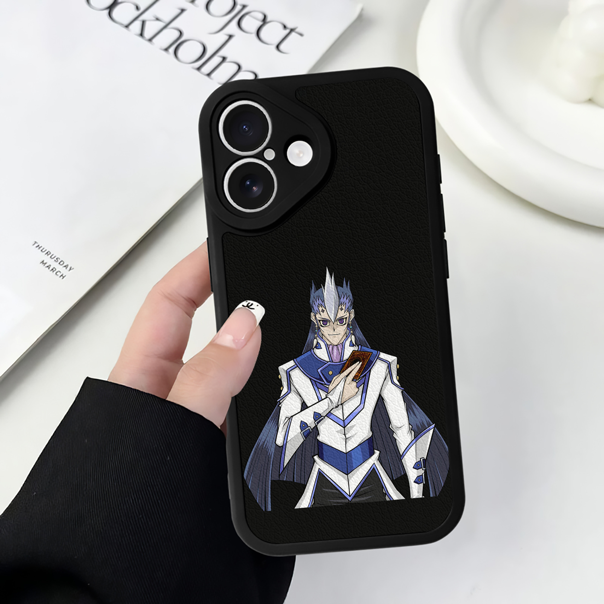 遊☆戯☆王 Yu-Gi-Oh! 【iPhone 16シリーズ対応】シリコンスマホケース（レザー調） 材質：シリコン